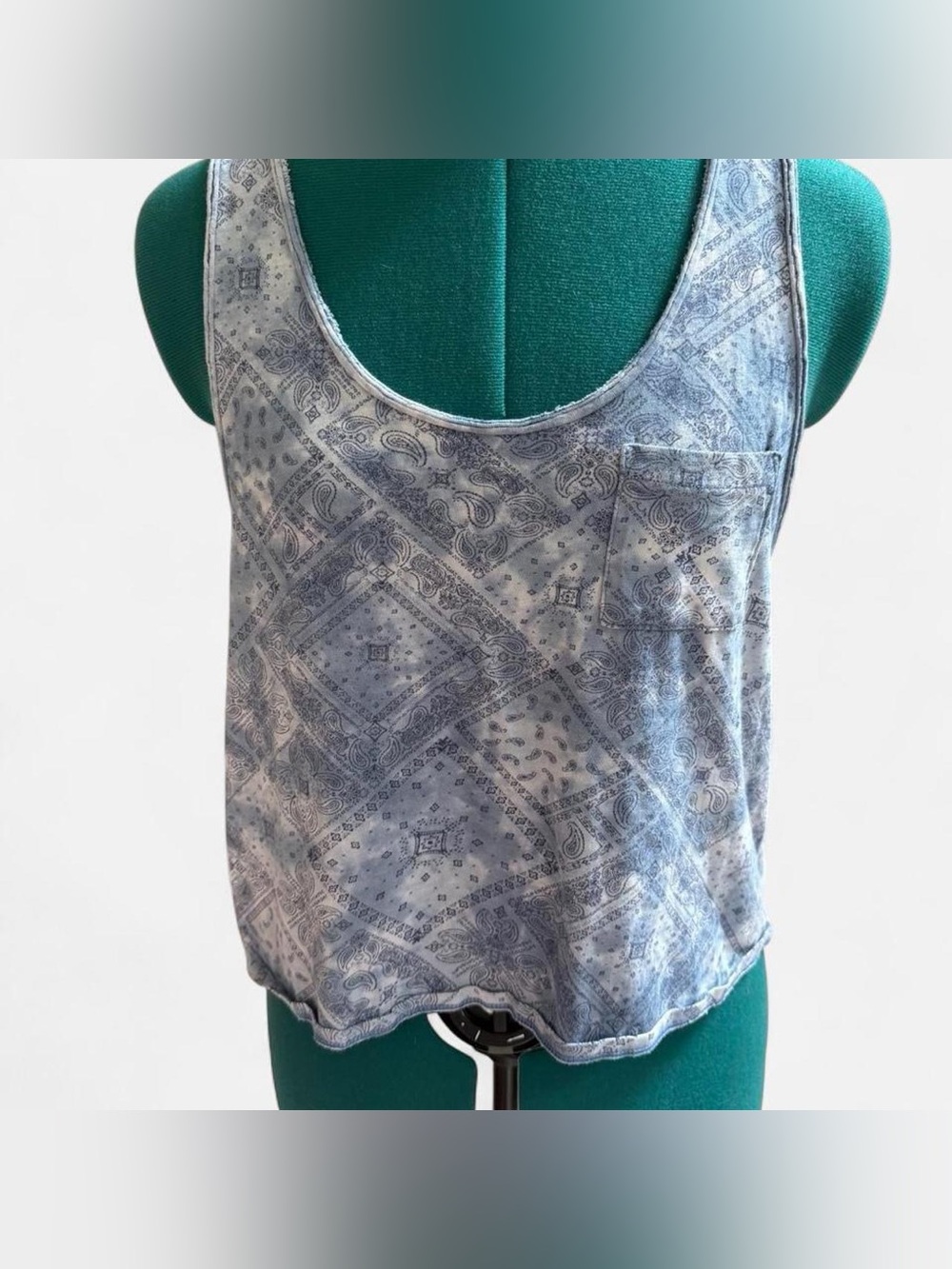 2000s Women's Blue Paisley Scoop Neck Tank Top